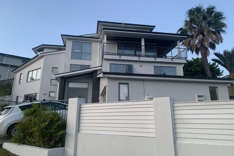 Photo of property in 17 Handley Avenue, Narrow Neck, Auckland, 0624