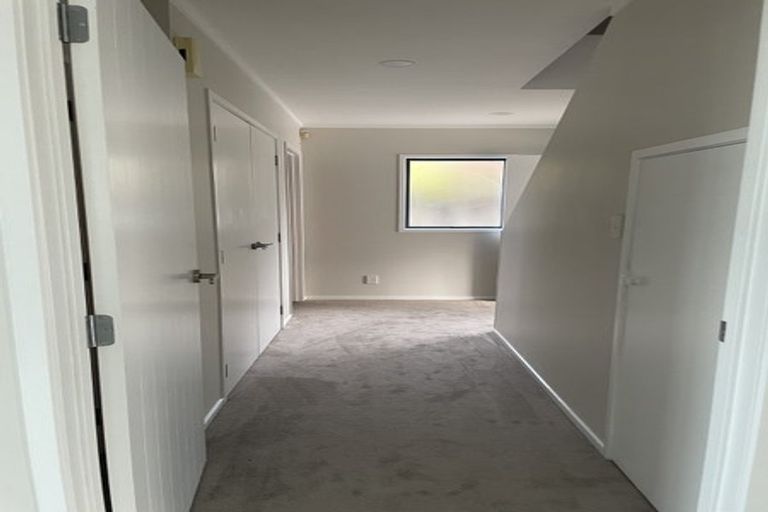 Photo of property in 3/485 Don Buck Road, Massey, Auckland, 0614