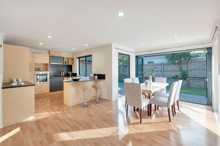 Photo of property in 34 San Valentino Drive, Henderson, Auckland, 0612