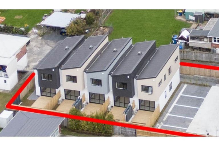 Photo of property in 6/53 Archibald Road, Kelston, Auckland, 0602