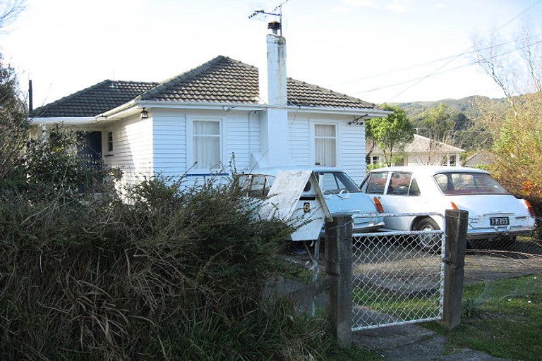 Photo of property in 6 Mcgowan Road, Wainuiomata, Lower Hutt, 5014