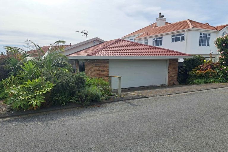 Photo of property in 2 Kawaroa Lane, New Plymouth, 4310