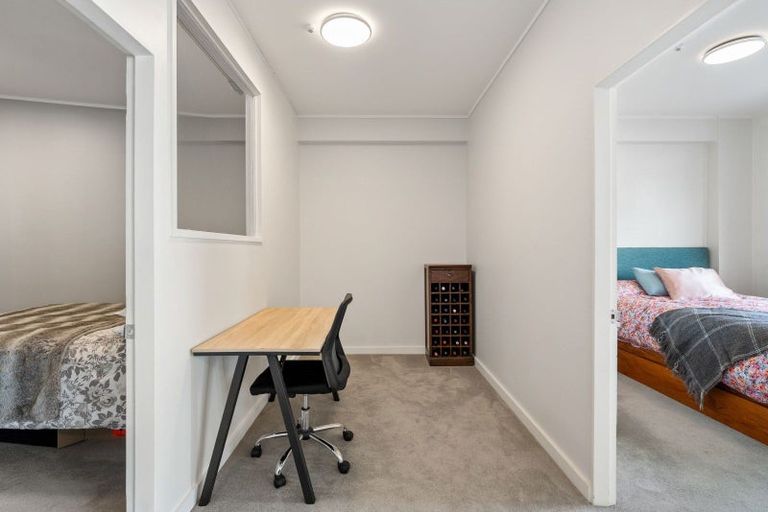 Photo of property in 17 Kent Terrace - Kent Apartments, 5c/16 Kent Terrace, Mount Victoria, Wellington, 6011