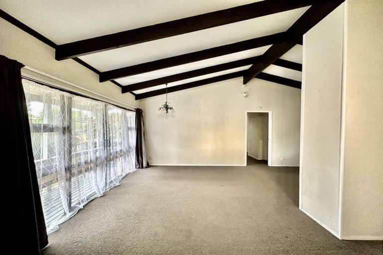 Photo of property in 17 Lane Road, Weymouth, Auckland, 2103