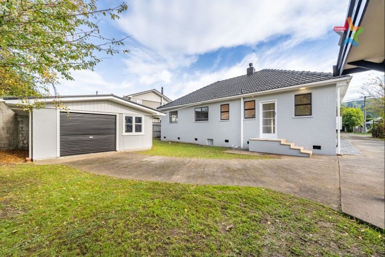 Photo of property in 15 Heretaunga Square, Silverstream, Upper Hutt, 5019