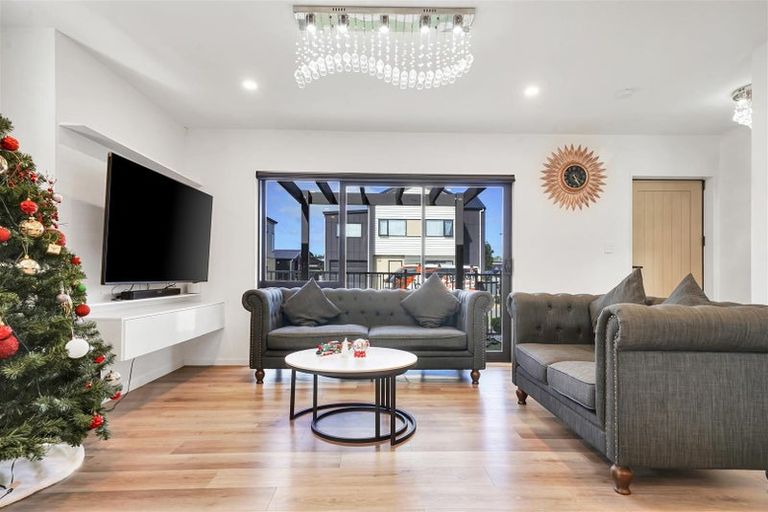 Photo of property in 69 Black Beech Crescent, Takanini, 2110