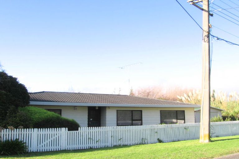 Photo of property in 1 Rangihiroa Street, Waikanae Beach, Waikanae, 5036