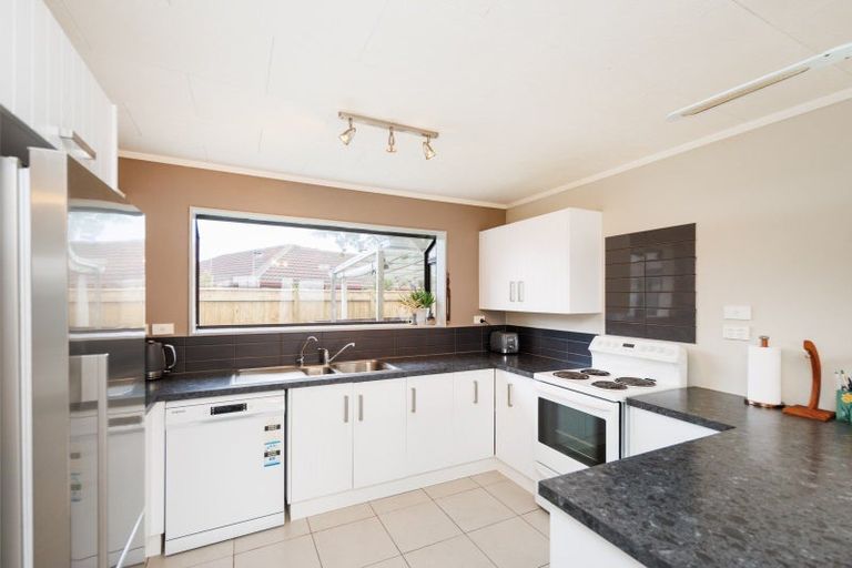 Photo of property in 46 Chatsworth Place, Highbury, Palmerston North, 4412