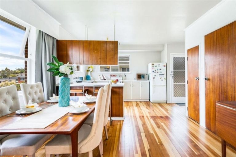 Photo of property in 53 Manhattan Heights, Glendene, Auckland, 0602