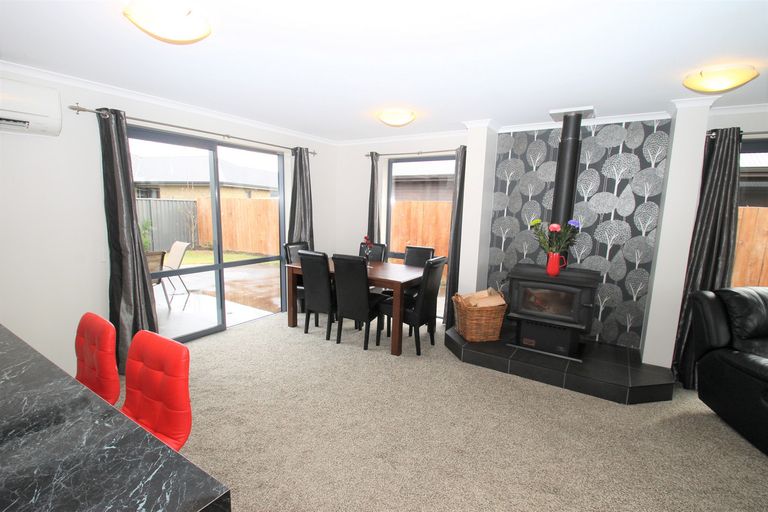 Photo of property in 16 Copperfield Close, Mosgiel, 9024