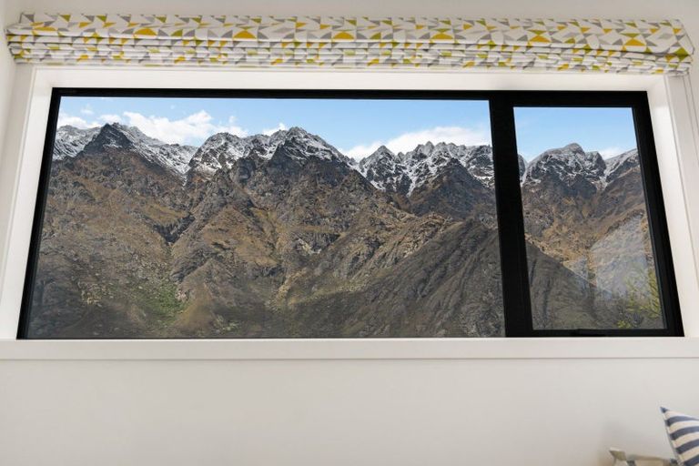 Photo of property in 37 Pendeen Crescent, Jacks Point, Queenstown, 9371