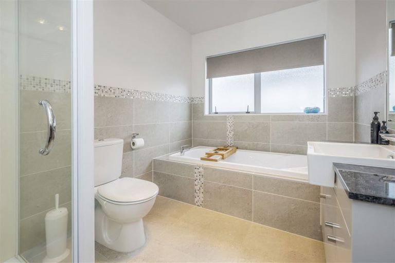 Photo of property in 48 Pickaberry Avenue, Karaka, Papakura, 2113