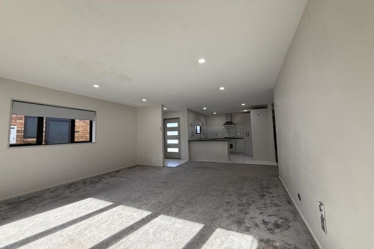 Photo of property in 21 Bangla Place, Massey, Auckland, 0614