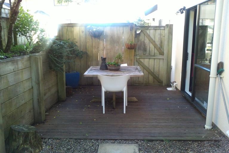 Photo of property in 77a Woodhouse Avenue, Karori, Wellington, 6012