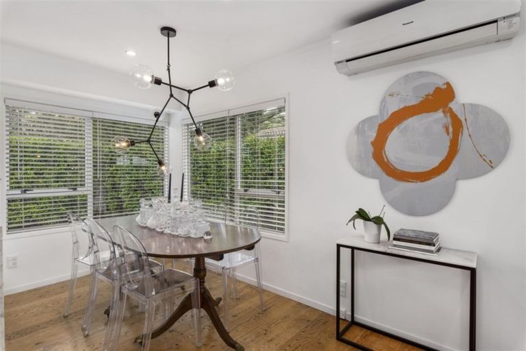 Photo of property in 2/7 Hanlon Crescent, Narrow Neck, Auckland, 0624