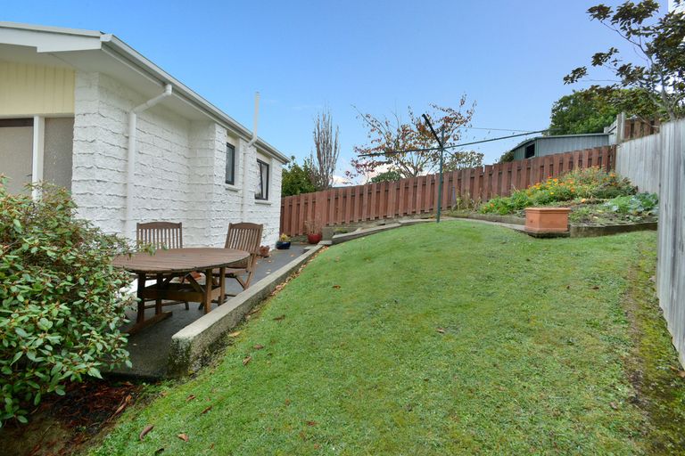Photo of property in 35 Pioneer Crescent, Helensburgh, Dunedin, 9010