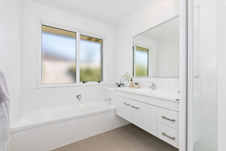 Photo of property in 174 Doncaster Drive, Papamoa Beach, Papamoa, 3118