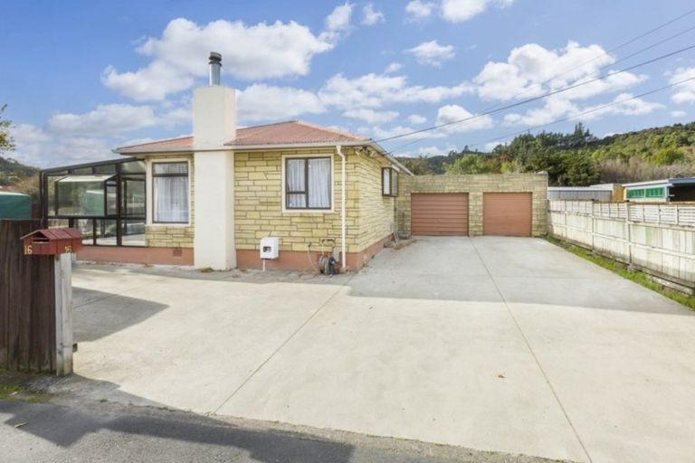 Photo of property in 16 Richard Grove, Stokes Valley, Lower Hutt, 5019