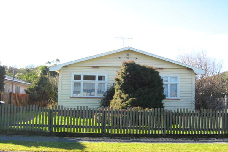 Photo of property in 11 Geraldine Street, Greymouth, 7805