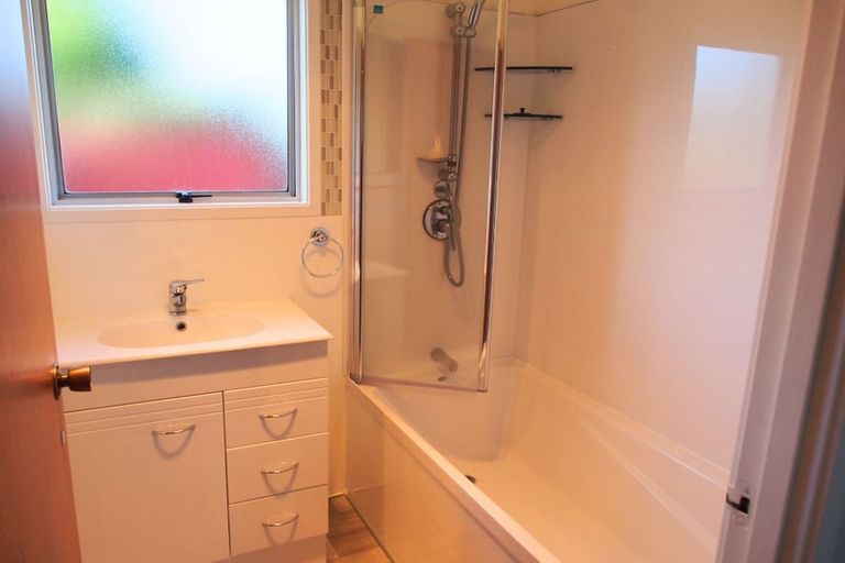 Photo of property in 8 Katrina Place, Massey, Auckland, 0614