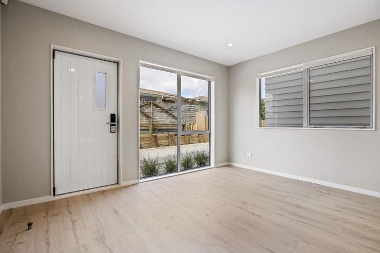 Photo of property in 47b Gossamer Drive, Pakuranga Heights, Auckland, 2010