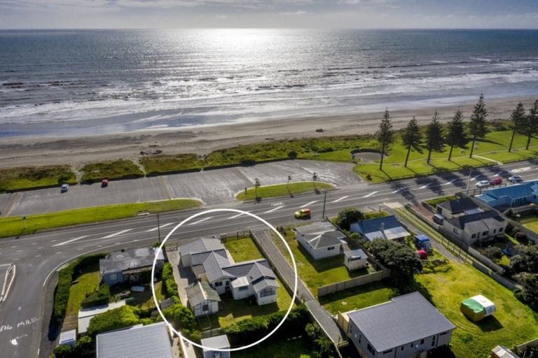Photo of property in 68 Marine Parade, Otaki Beach, Otaki, 5512