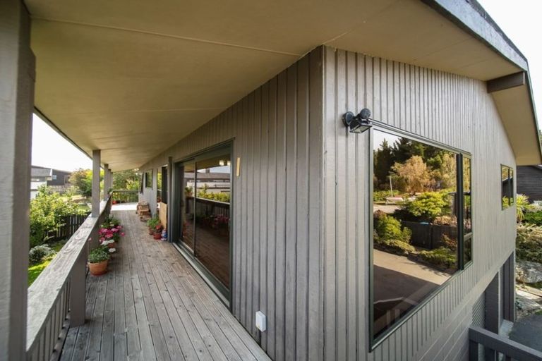 Photo of property in 18 Poplar Drive, Kelvin Heights, Queenstown, 9300