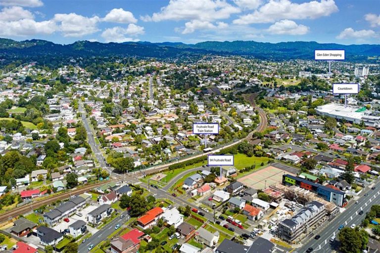 Photo of property in 9a Fruitvale Road, New Lynn, Auckland, 0600