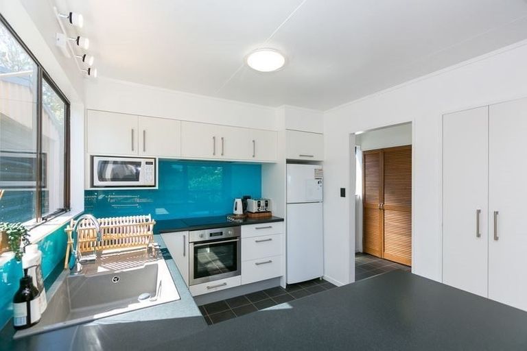 Photo of property in 3 Lindaver Grove, Merrilands, New Plymouth, 4312