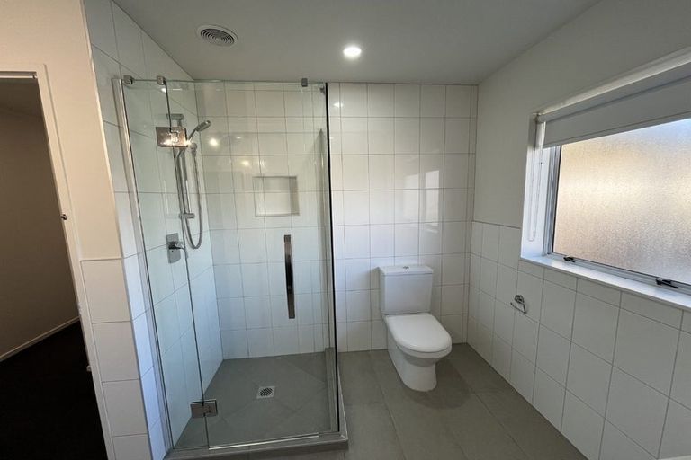 Photo of property in 2 Framalda Place, Conifer Grove, Takanini, 2112