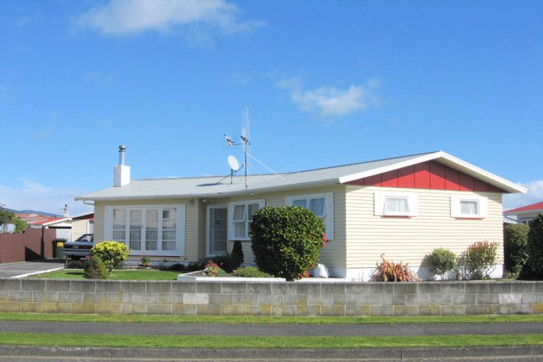 Photo of property in 10 Ross Street, Levin, 5510