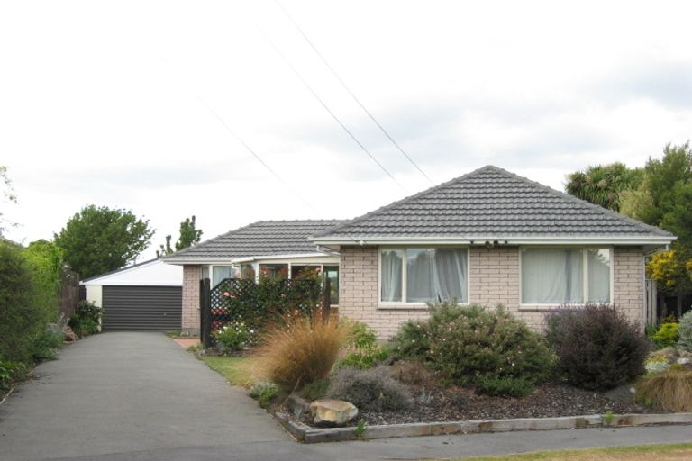 Photo of property in 12 Geelong Place, Burnside, Christchurch, 8053