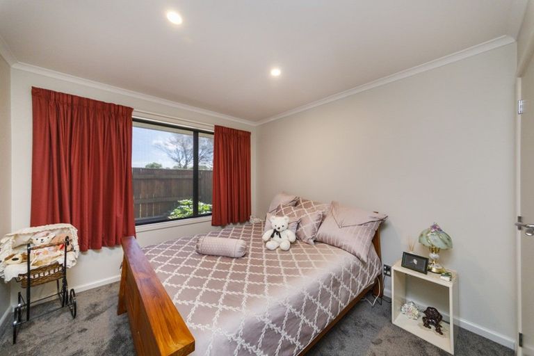 Photo of property in 64 Royal Oak Drive, Kelvin Grove, Palmerston North, 4414