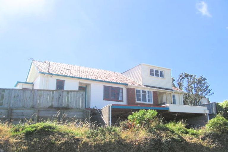 Photo of property in 2 Rodney Street, Northland, Wellington, 6012
