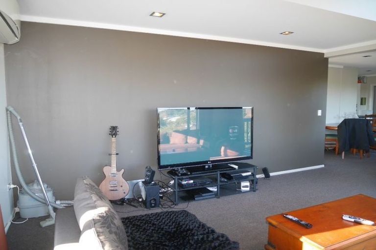 Photo of property in 15 Poneke Drive, Waikanae, 5036