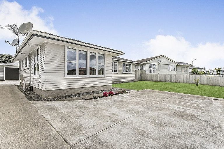 Photo of property in 11 Windrush Close, Mangere, Auckland, 2022