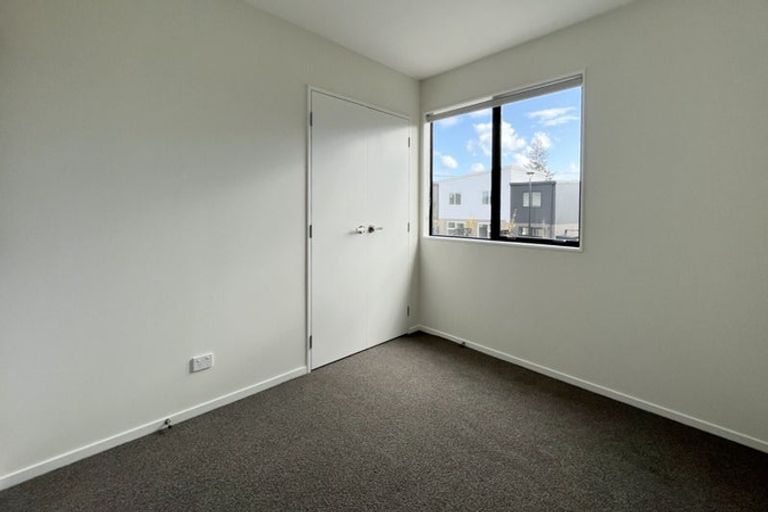 Photo of property in 4/476 West Coast Road, Glen Eden, Auckland, 0602