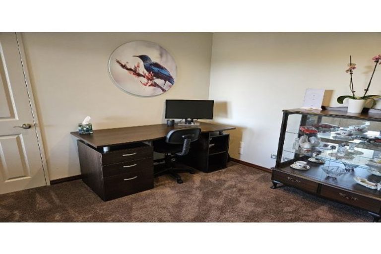 Photo of property in 94 Pohutukawa Drive, Levin, 5571