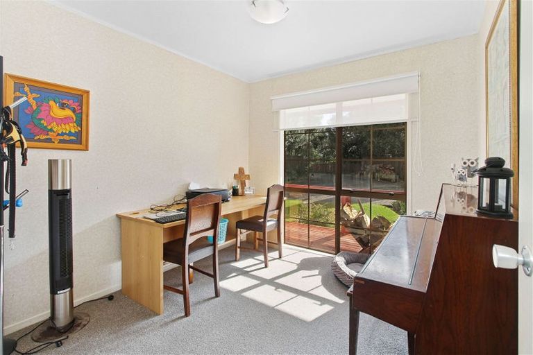 Photo of property in 9 Hosking Place, Clarks Beach, 2122
