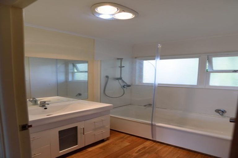 Photo of property in 2/81 Cardiff Road, Pakuranga, Auckland, 2010