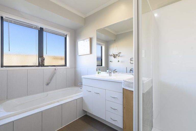 Photo of property in 3 Gina Way, Welcome Bay, Tauranga, 3112