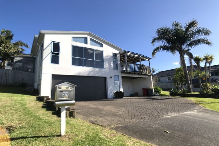 Photo of property in 21 Jacanas Place, Unsworth Heights, Auckland, 0632