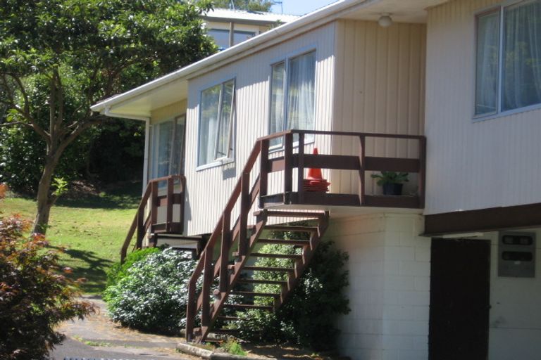 Photo of property in 2/32 Teal Crescent, Beach Haven, Auckland, 0626