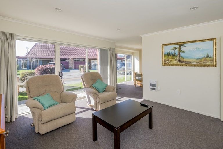 Photo of property in Rangeview Villas, 22/9 Fuller Close, Levin, 5510
