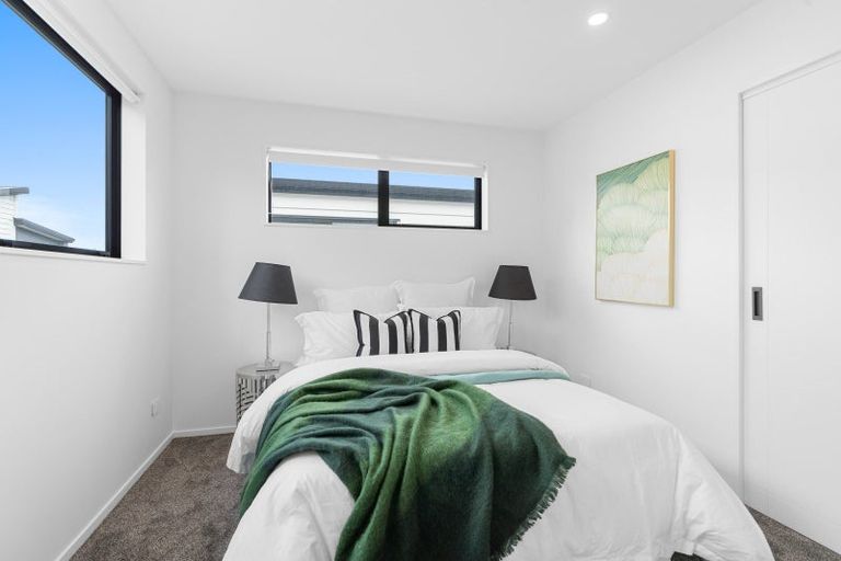 Photo of property in 165d Wiseley Road, West Harbour, Auckland, 0618