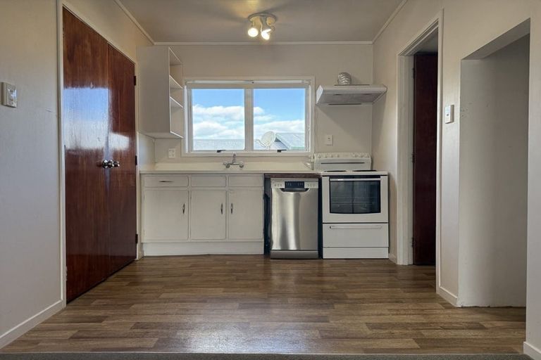 Photo of property in 17a Thorburn Avenue, Red Beach, 0932