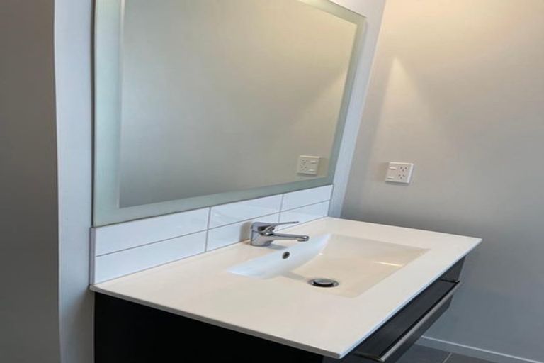 Photo of property in 1 Kerr Grove, Johnsonville, Wellington, 6037