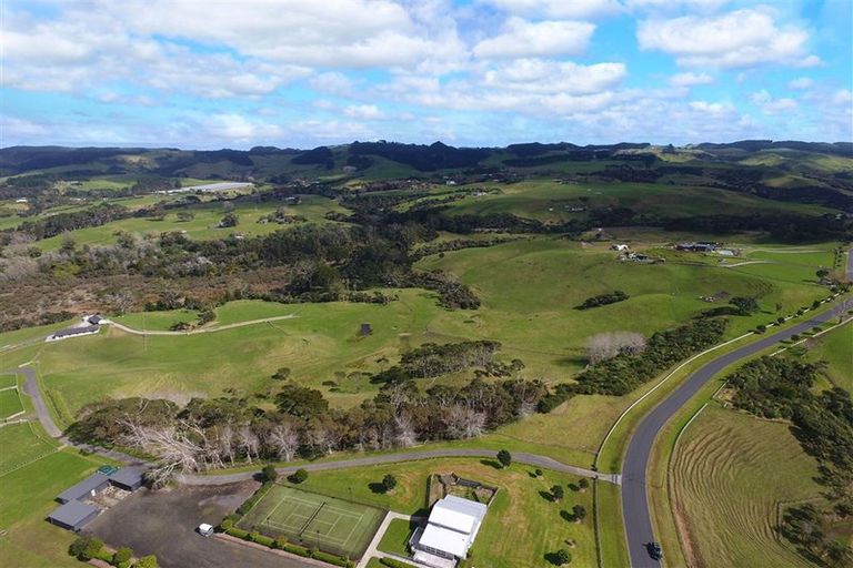 Photo of property in 1088 South Head Road, South Head, Helensville, 0874