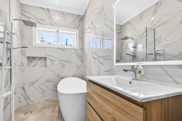 Photo of property in 1/6 Sundown Avenue, Manly, Whangaparaoa, 0930