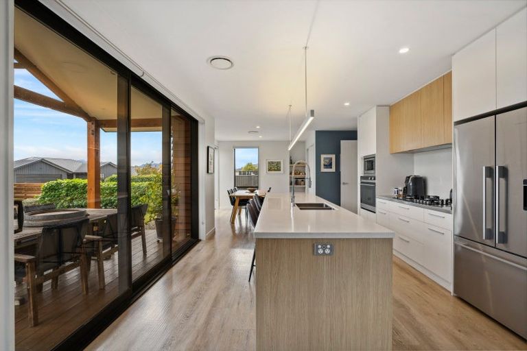 Photo of property in 12 Sapphire Spring Rise, Wanaka, 9305